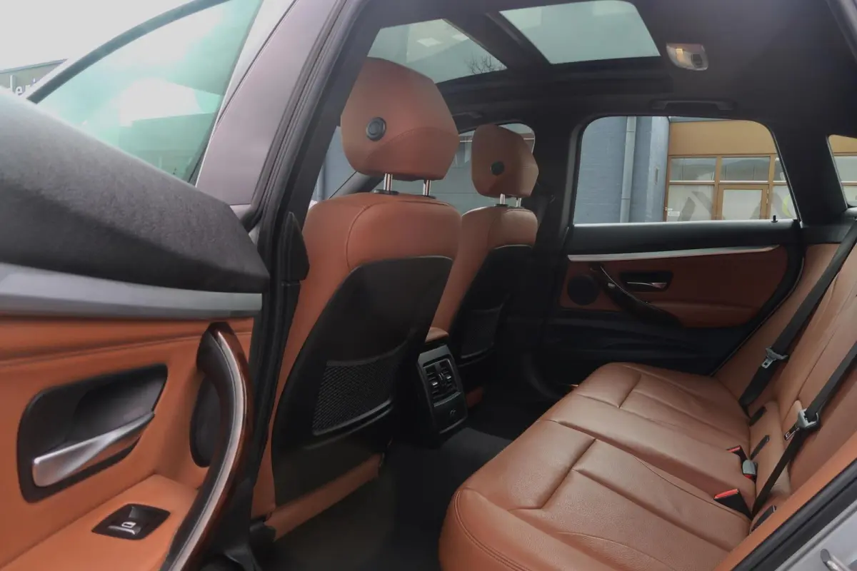 320i Aut PANORAMADAK|TREKHAAK|HEAD-UP|360CAMERA|KEYLESS|ADAPTIVE CRUISECONTROL|DEALER ONDERHOUDEN
