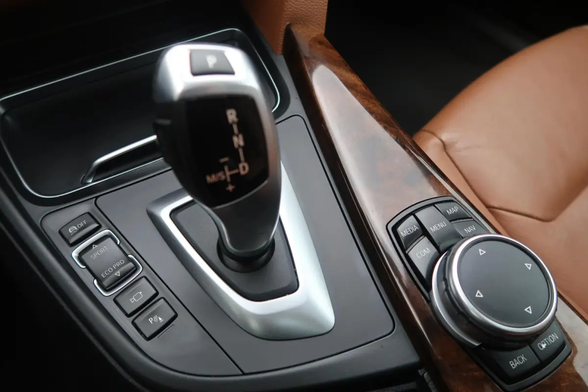 320i Aut PANORAMADAK|TREKHAAK|HEAD-UP|360CAMERA|KEYLESS|ADAPTIVE CRUISECONTROL|DEALER ONDERHOUDEN