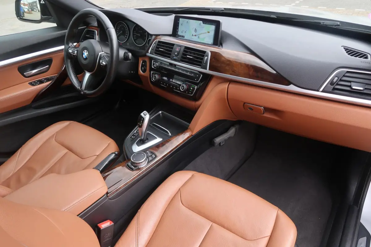 320i Aut PANORAMADAK|TREKHAAK|HEAD-UP|360CAMERA|KEYLESS|ADAPTIVE CRUISECONTROL|DEALER ONDERHOUDEN