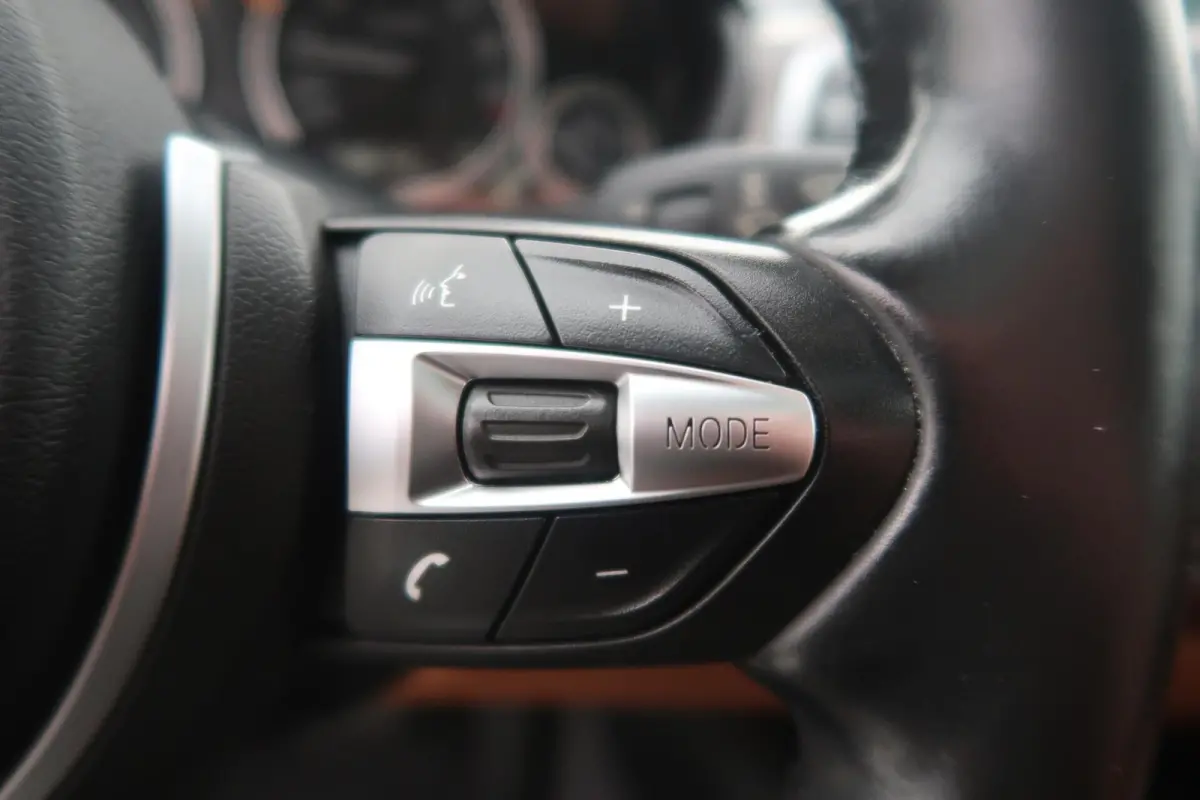 320i Aut PANORAMADAK|TREKHAAK|HEAD-UP|360CAMERA|KEYLESS|ADAPTIVE CRUISECONTROL|DEALER ONDERHOUDEN