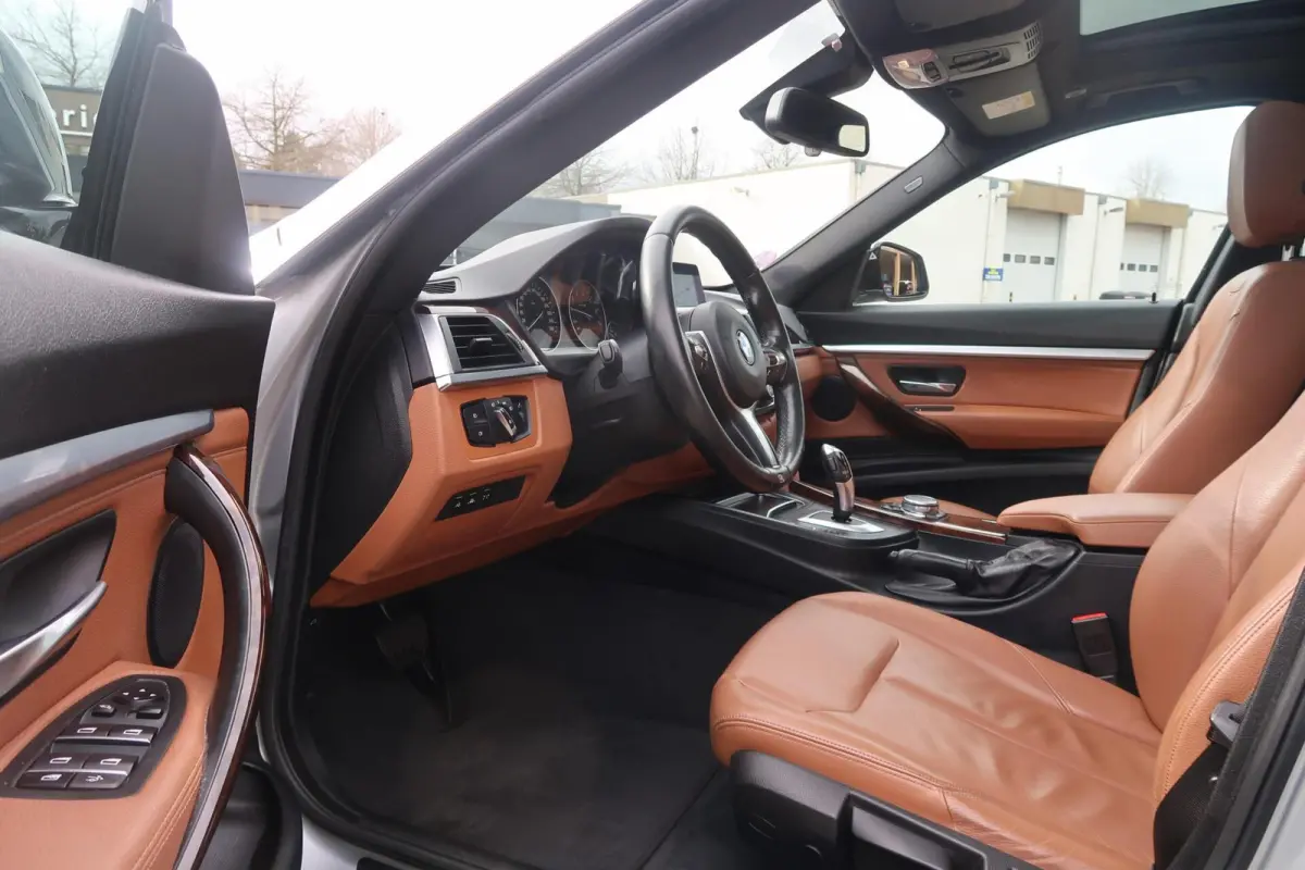 320i Aut PANORAMADAK|TREKHAAK|HEAD-UP|360CAMERA|KEYLESS|ADAPTIVE CRUISECONTROL|DEALER ONDERHOUDEN