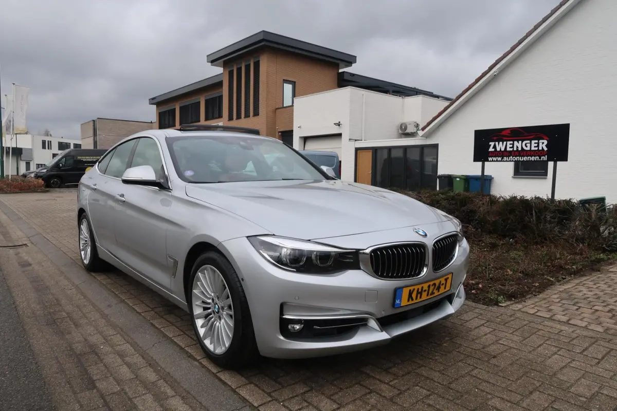 320i Aut PANORAMADAK|TREKHAAK|HEAD-UP|360CAMERA|KEYLESS|ADAPTIVE CRUISECONTROL|DEALER ONDERHOUDEN