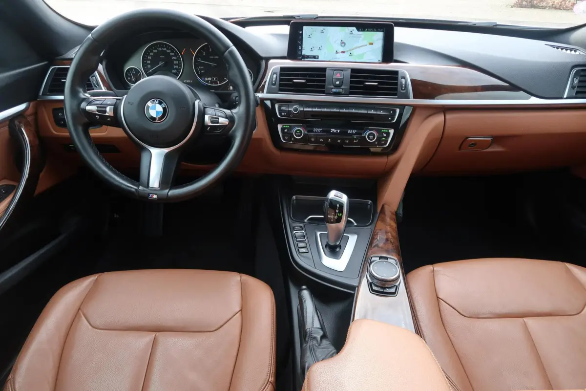 320i Aut PANORAMADAK|TREKHAAK|HEAD-UP|360CAMERA|KEYLESS|ADAPTIVE CRUISECONTROL|DEALER ONDERHOUDEN