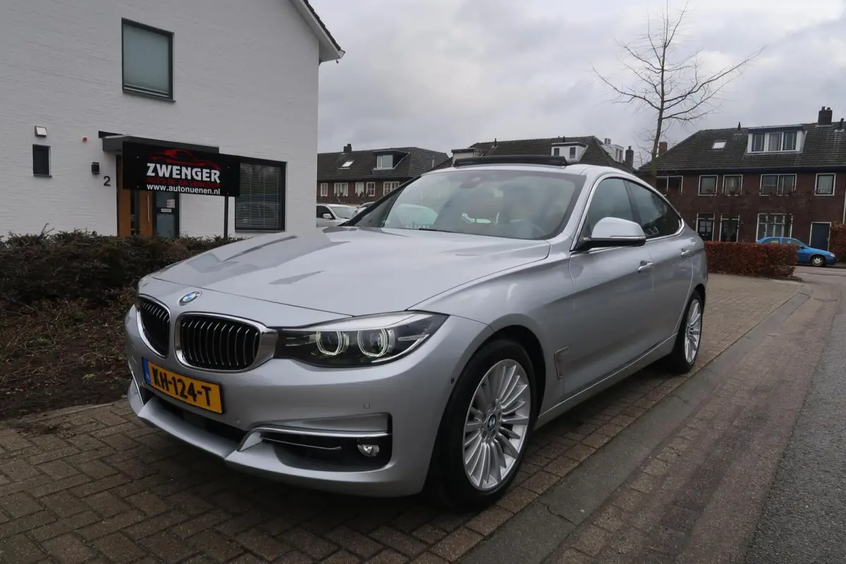 320i Aut PANORAMADAK|TREKHAAK|HEAD-UP|360CAMERA|KEYLESS|ADAPTIVE CRUISECONTROL|DEALER ONDERHOUDEN