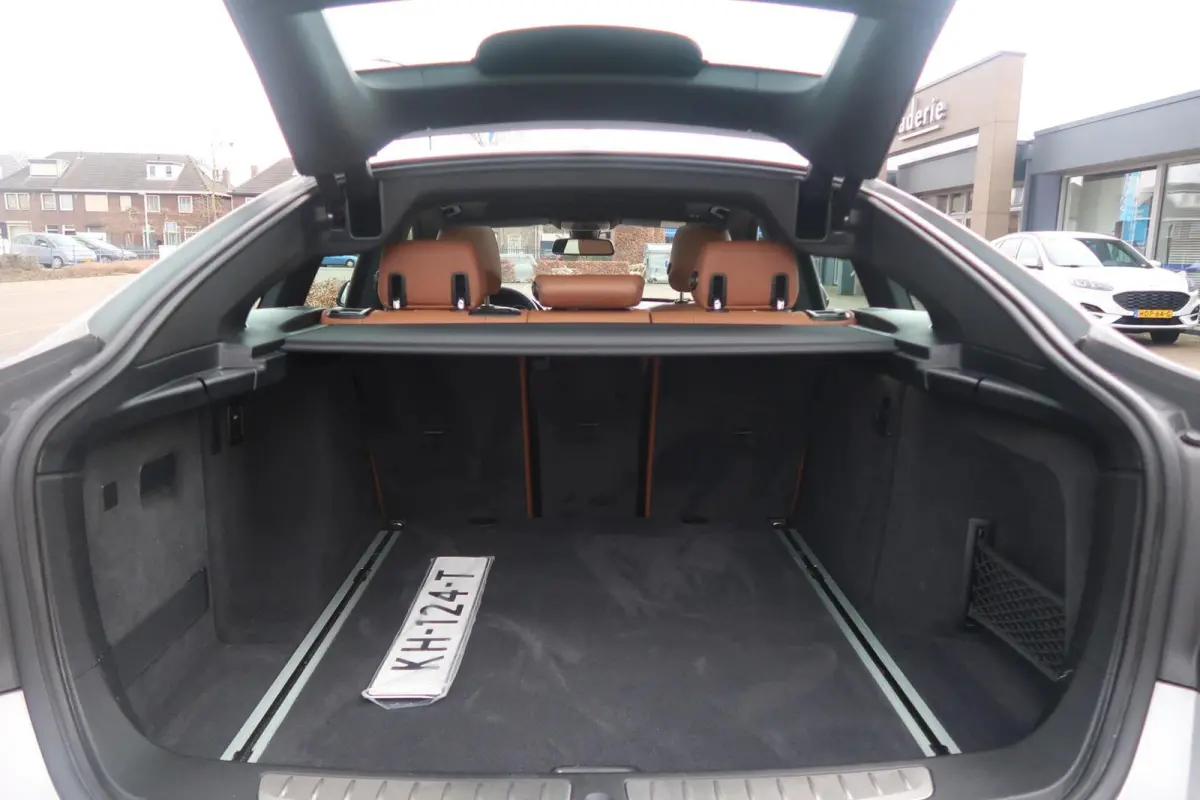 320i Aut PANORAMADAK|TREKHAAK|HEAD-UP|360CAMERA|KEYLESS|ADAPTIVE CRUISECONTROL|DEALER ONDERHOUDEN