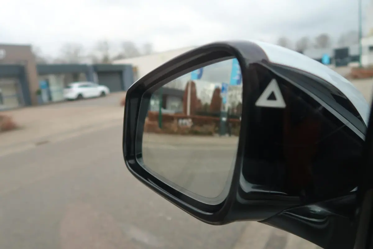 320i Aut PANORAMADAK|TREKHAAK|HEAD-UP|360CAMERA|KEYLESS|ADAPTIVE CRUISECONTROL|DEALER ONDERHOUDEN