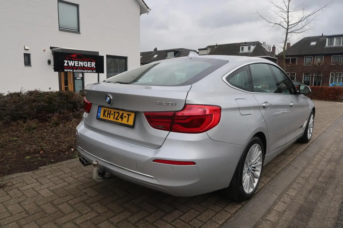 320i Aut PANORAMADAK|TREKHAAK|HEAD-UP|360CAMERA|KEYLESS|ADAPTIVE CRUISECONTROL|DEALER ONDERHOUDEN