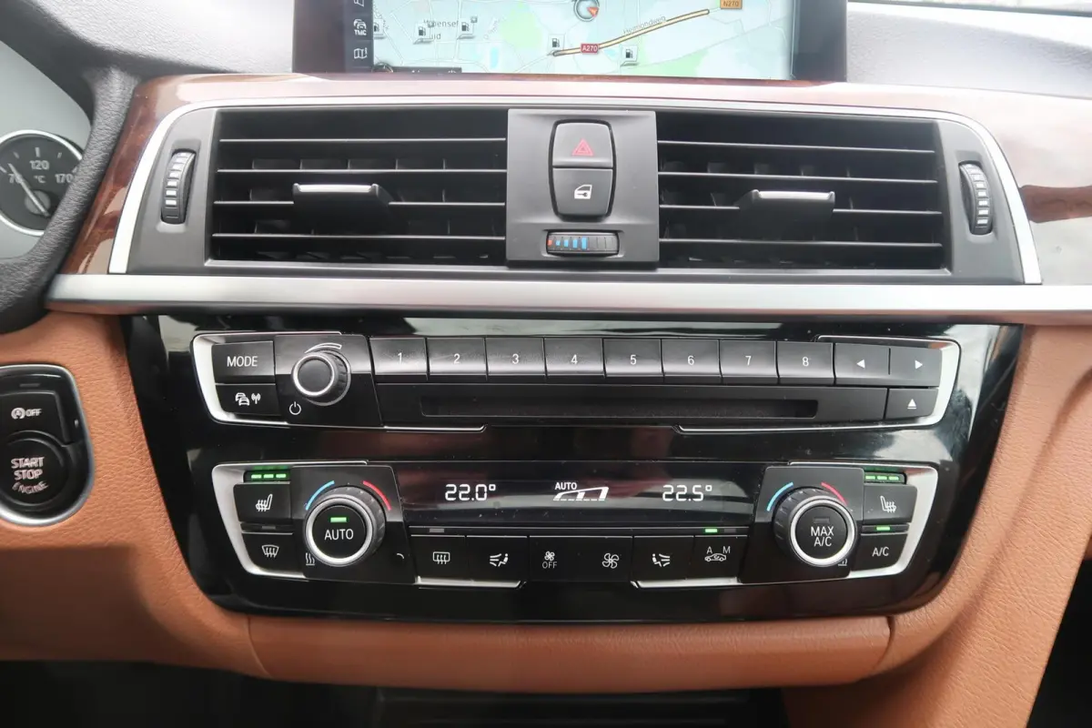 320i Aut PANORAMADAK|TREKHAAK|HEAD-UP|360CAMERA|KEYLESS|ADAPTIVE CRUISECONTROL|DEALER ONDERHOUDEN