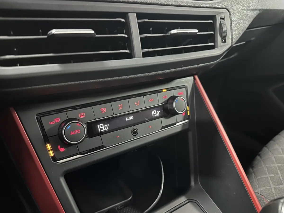 1.0 TSI Join PANO ACC BLIND CARPLAY
