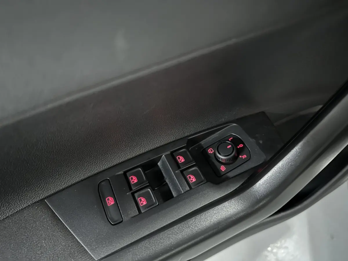 1.0 TSI Join PANO ACC BLIND CARPLAY