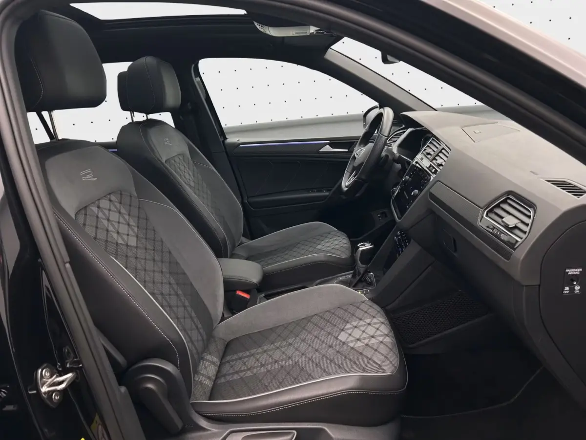 1.4 TSI eHybrid R-Line BLACK ST. ** IQ LIGHT, VIRTUAL, PANORAMA, TREKH, 19-inch LMV ** 1e EIG - UNFALLFREI ** ** INFORMEER OOK NAAR ONZE AANTREKKELIJKE FINANCIAL-LEASE TARIEVEN **