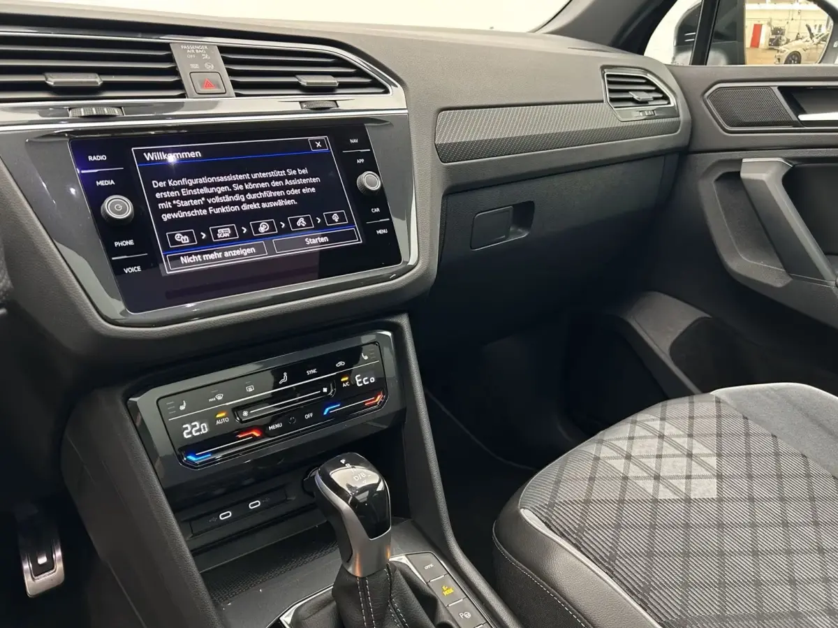 1.4 TSI eHybrid R-Line BLACK ST. ** IQ LIGHT, VIRTUAL, PANORAMA, TREKH, 19-inch LMV ** 1e EIG - UNFALLFREI ** ** INFORMEER OOK NAAR ONZE AANTREKKELIJKE FINANCIAL-LEASE TARIEVEN **