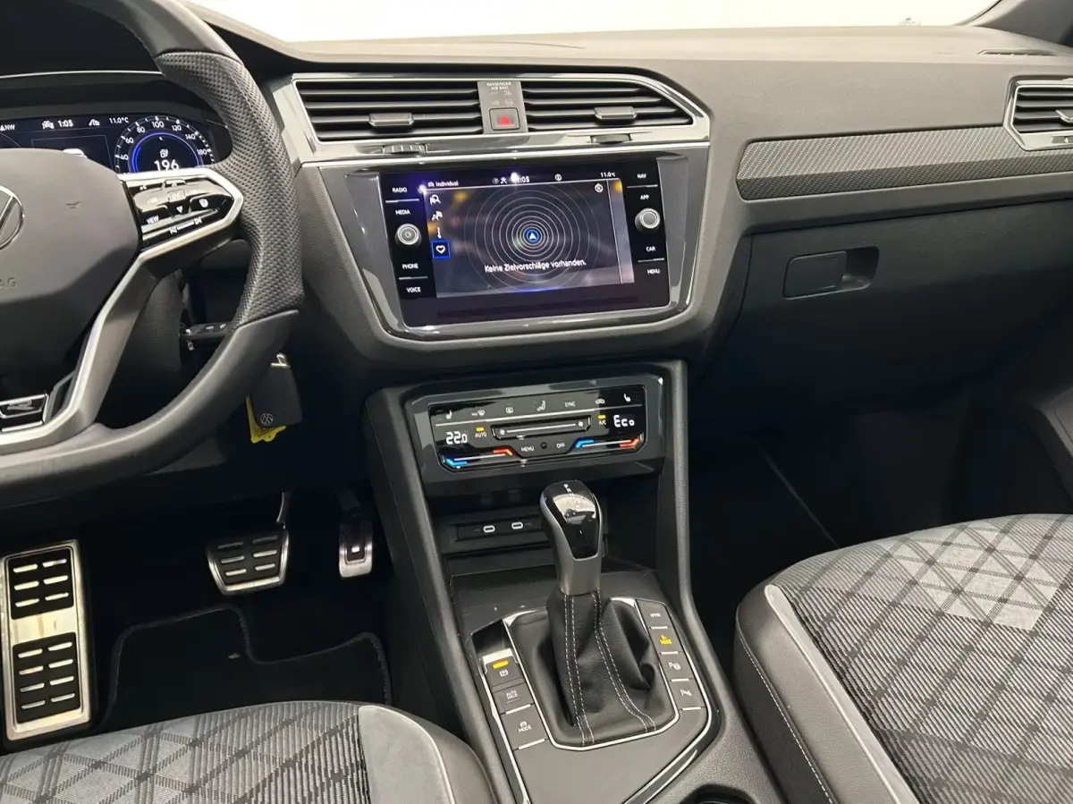 1.4 TSI eHybrid R-Line BLACK ST. ** IQ LIGHT, VIRTUAL, PANORAMA, TREKH, 19-inch LMV ** 1e EIG - UNFALLFREI ** ** INFORMEER OOK NAAR ONZE AANTREKKELIJKE FINANCIAL-LEASE TARIEVEN **