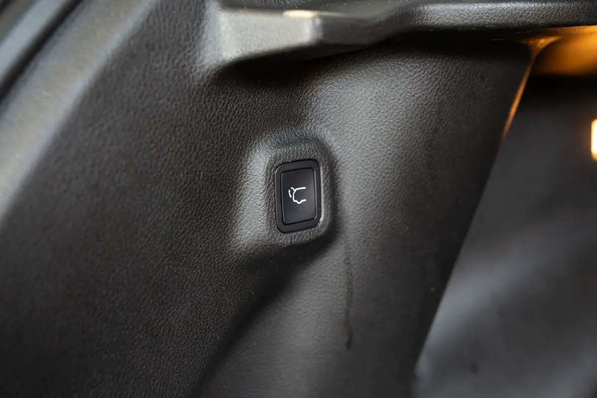 4xe 240 Plug-in Hybrid Limited | Navigatie | Climate Controle | Elektrische Achterklep | Keyless | Camera | Apple Carplay & Android Auto |