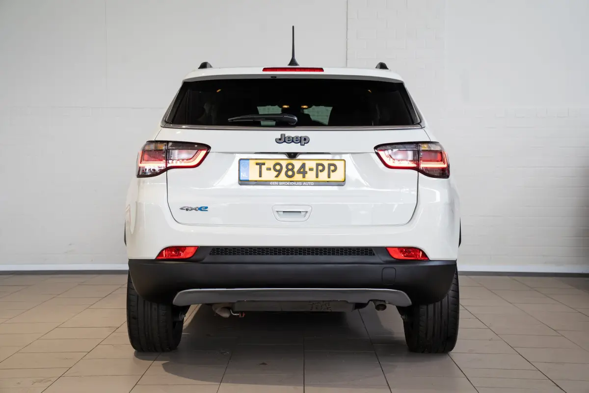 4xe 240 Plug-in Hybrid Limited | Navigatie | Climate Controle | Elektrische Achterklep | Keyless | Camera | Apple Carplay & Android Auto |