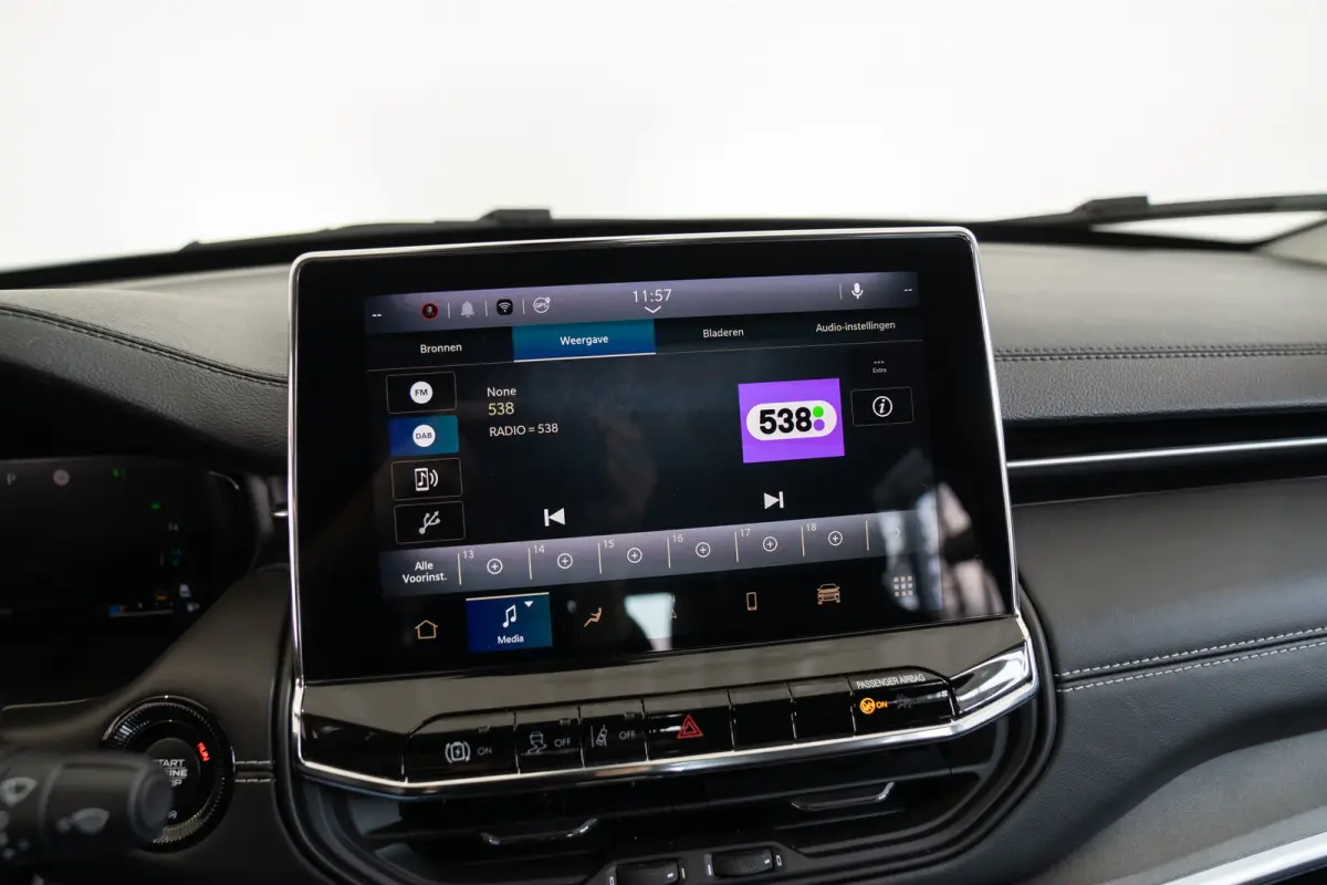 4xe 240 Plug-in Hybrid Limited | Navigatie | Climate Controle | Elektrische Achterklep | Keyless | Camera | Apple Carplay & Android Auto |