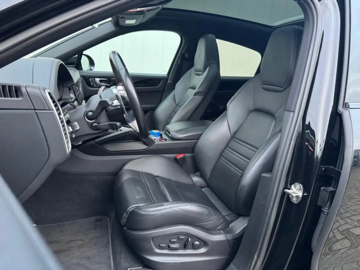 3.0 E-Hybrid met Sport Design, Soft-Close,  22inch, Luchtvering, Bose, LED