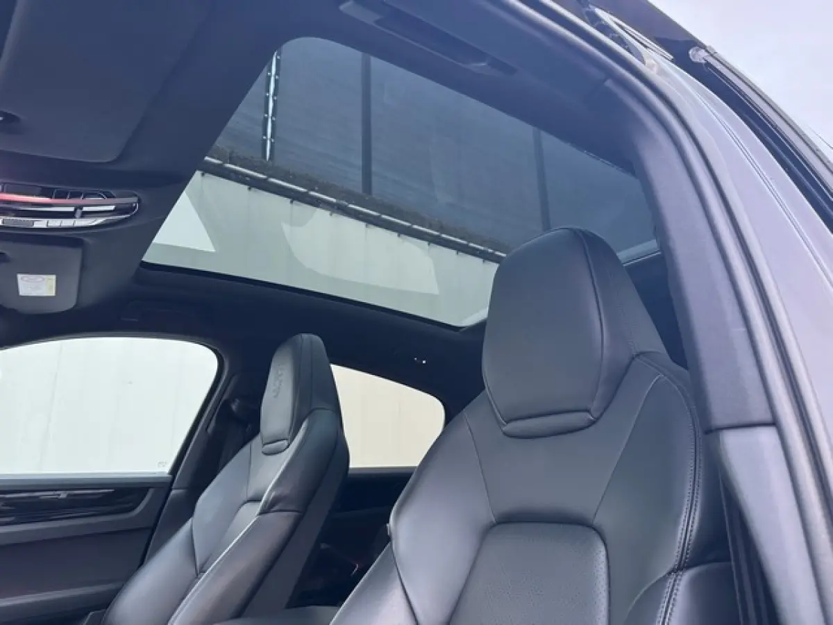 3.0 E-Hybrid met Sport Design, Soft-Close,  22inch, Luchtvering, Bose, LED