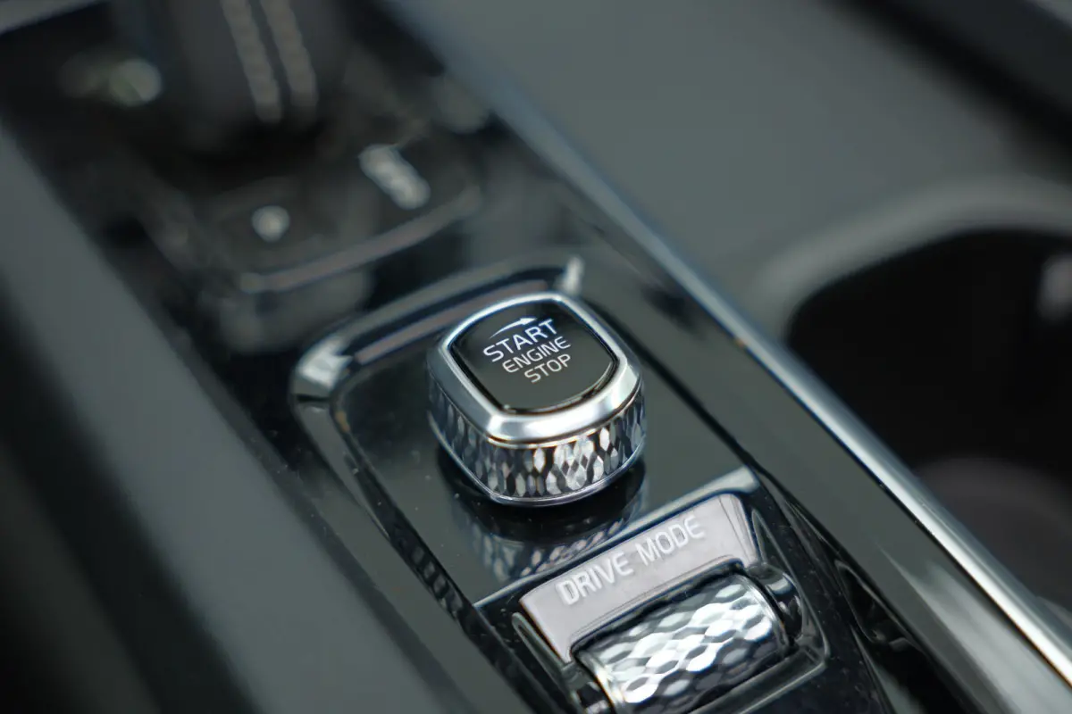 2.0 Recharge T8 AWD R-Design |Bomvoll|Pano|360 Camera|Luchtvering|Trekhaak|H&K|HUD|
