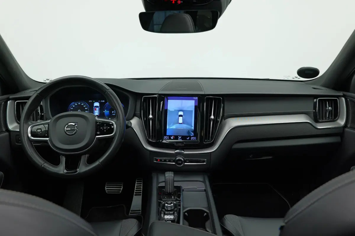 2.0 Recharge T8 AWD R-Design |Bomvoll|Pano|360 Camera|Luchtvering|Trekhaak|H&K|HUD|
