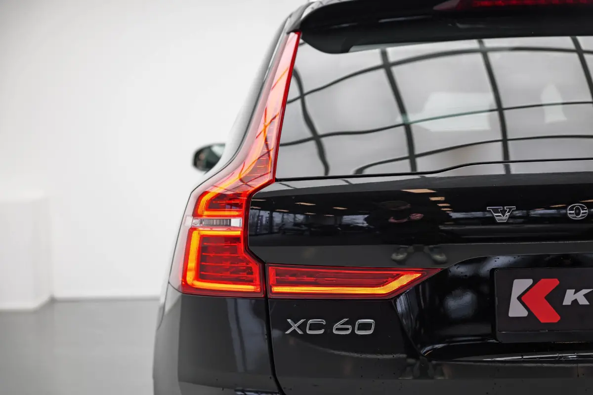 2.0 Recharge T8 AWD R-Design |Bomvoll|Pano|360 Camera|Luchtvering|Trekhaak|H&K|HUD|