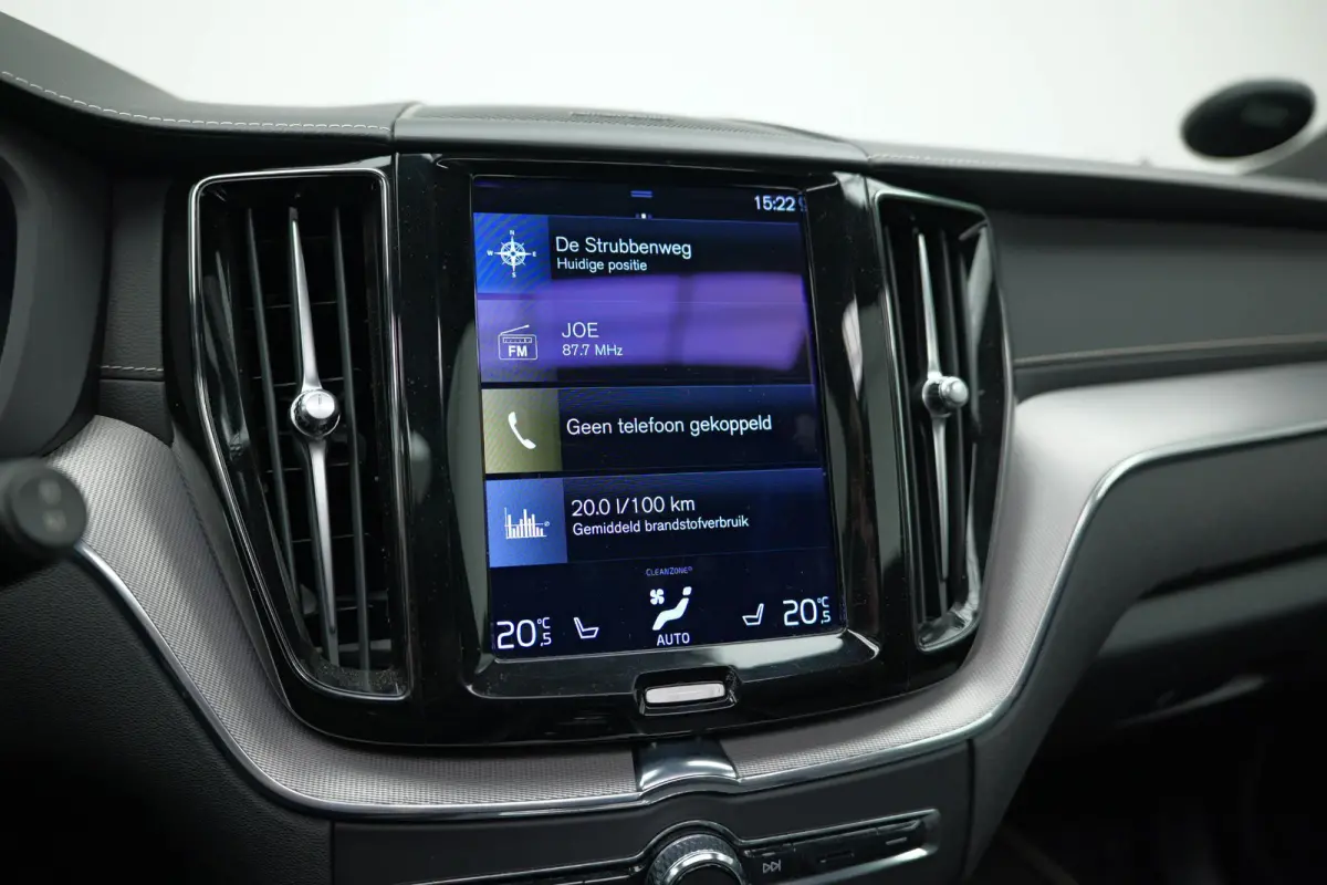 2.0 Recharge T8 AWD R-Design |Bomvoll|Pano|360 Camera|Luchtvering|Trekhaak|H&K|HUD|