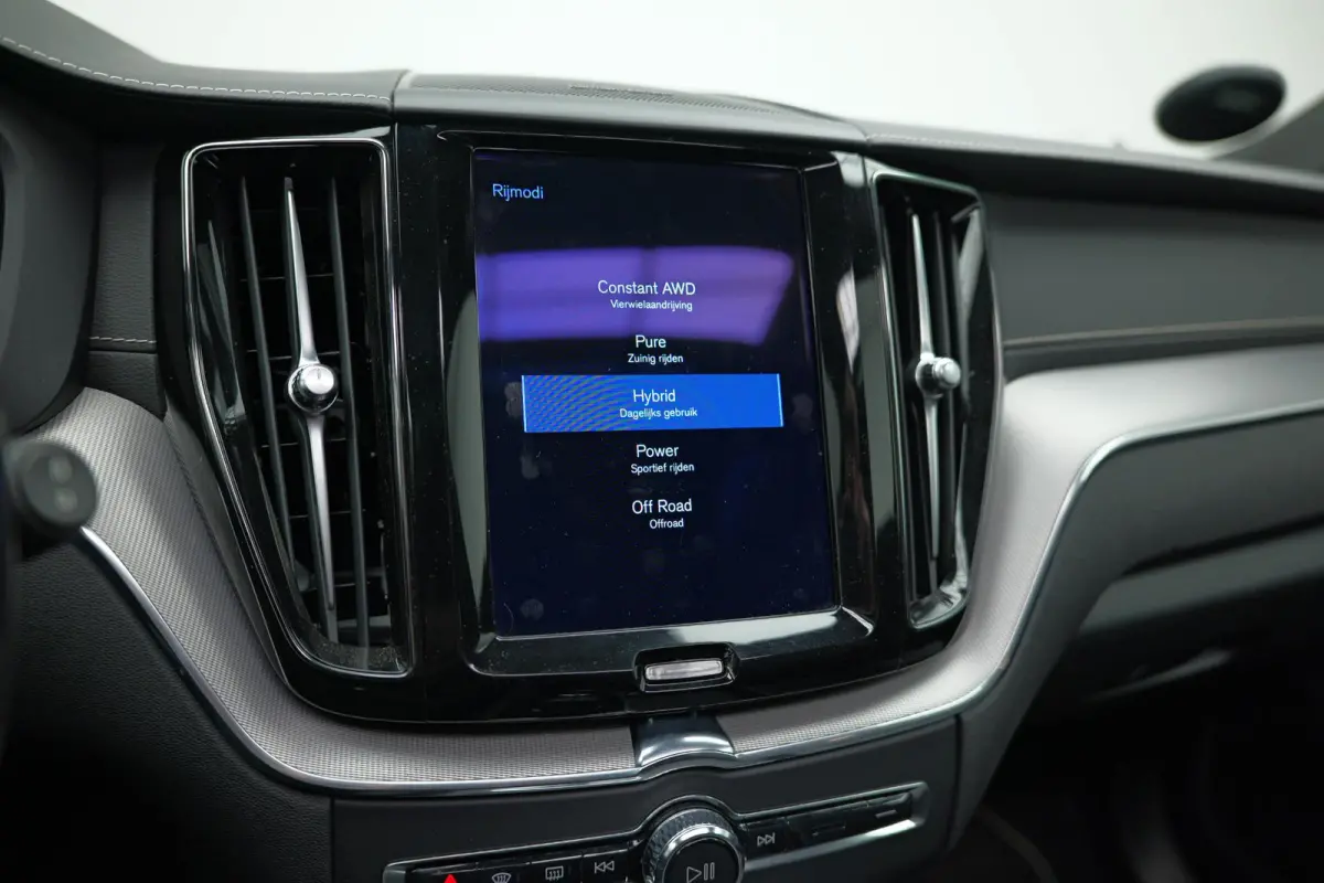 2.0 Recharge T8 AWD R-Design |Bomvoll|Pano|360 Camera|Luchtvering|Trekhaak|H&K|HUD|