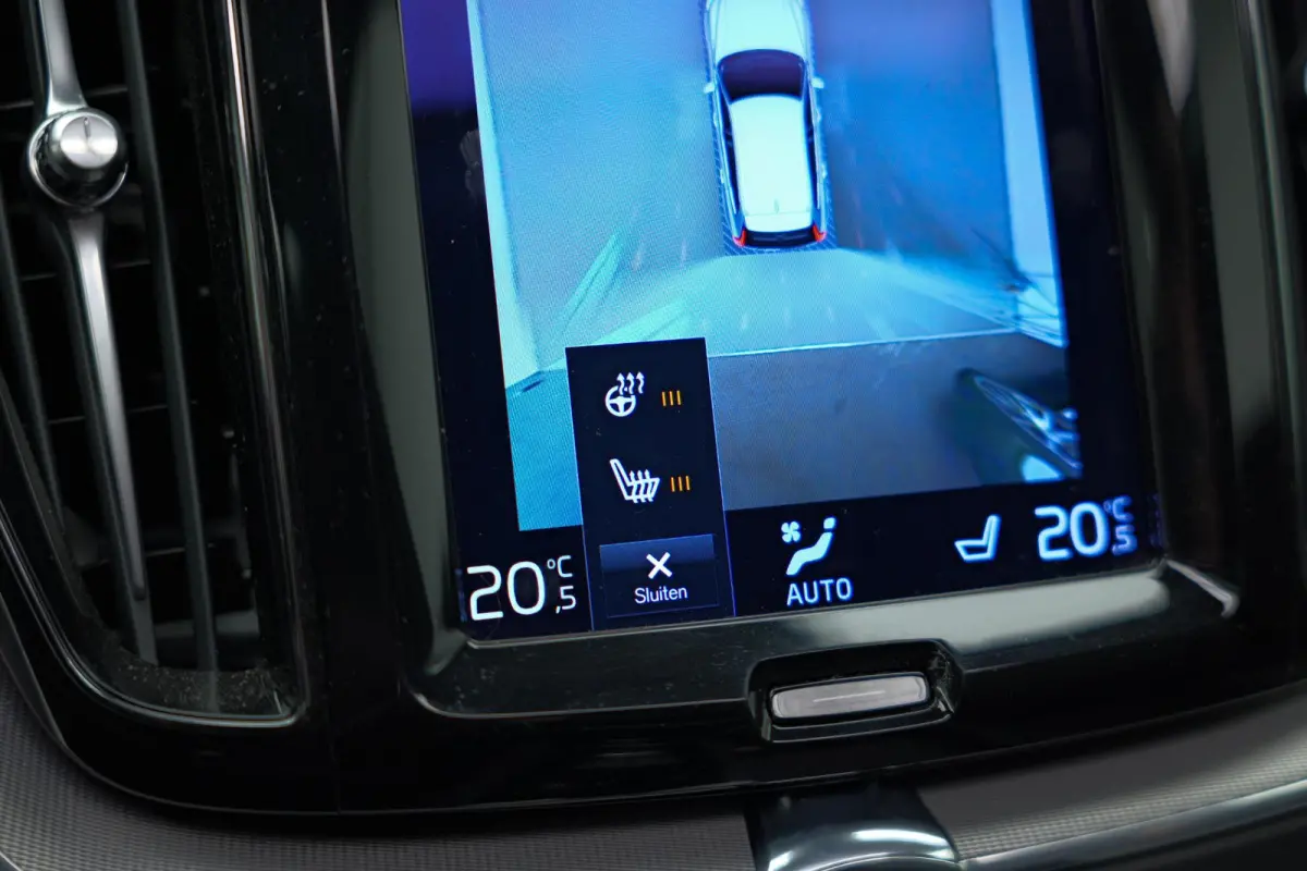 2.0 Recharge T8 AWD R-Design |Bomvoll|Pano|360 Camera|Luchtvering|Trekhaak|H&K|HUD|