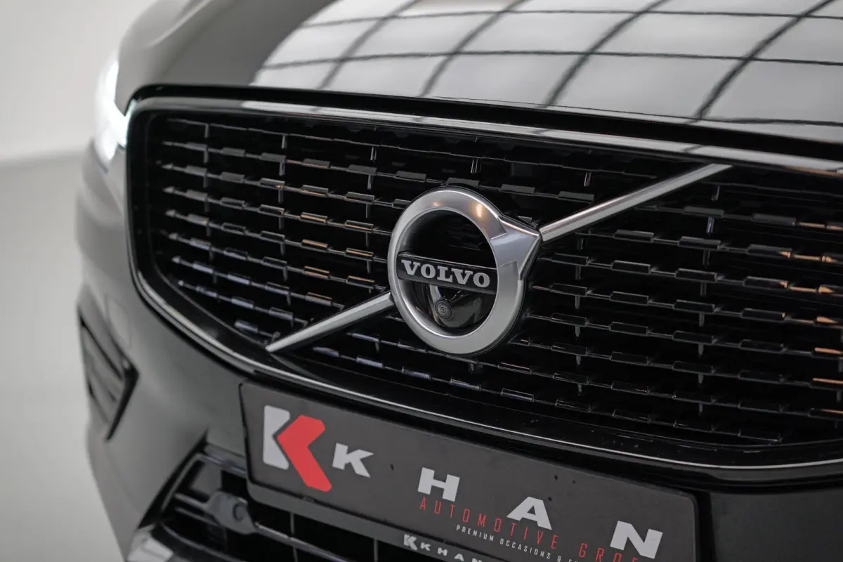 2.0 Recharge T8 AWD R-Design |Bomvoll|Pano|360 Camera|Luchtvering|Trekhaak|H&K|HUD|