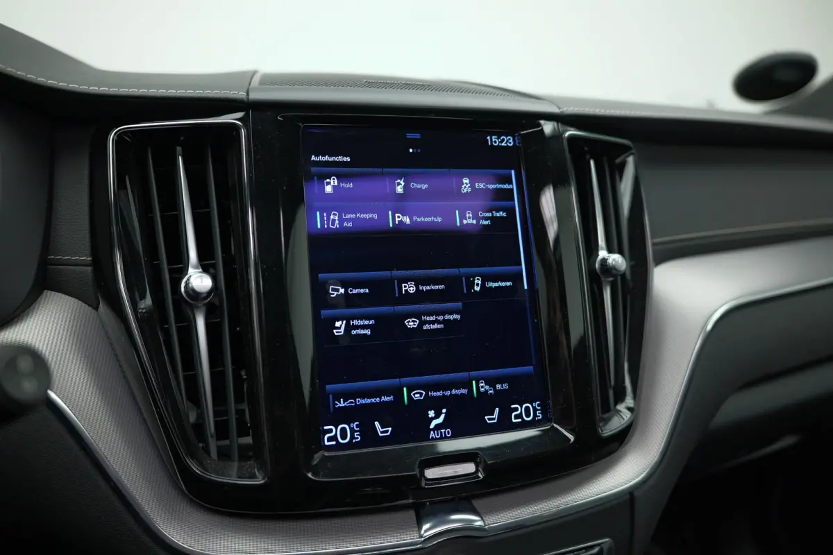 2.0 Recharge T8 AWD R-Design |Bomvoll|Pano|360 Camera|Luchtvering|Trekhaak|H&K|HUD|