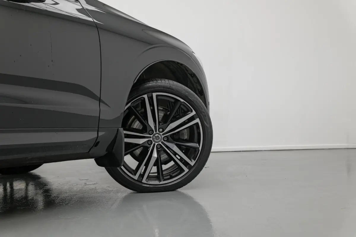 2.0 Recharge T8 AWD R-Design |Bomvoll|Pano|360 Camera|Luchtvering|Trekhaak|H&K|HUD|