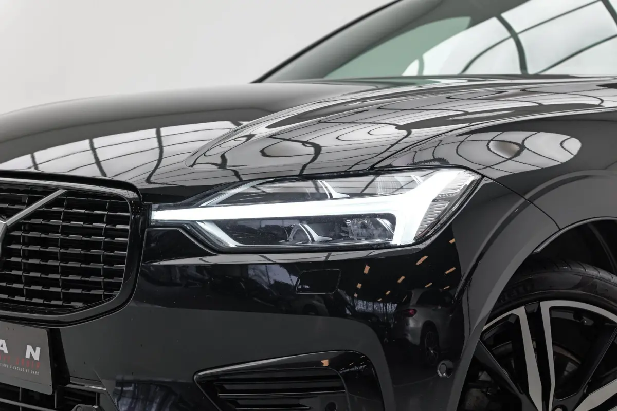 2.0 Recharge T8 AWD R-Design |Bomvoll|Pano|360 Camera|Luchtvering|Trekhaak|H&K|HUD|
