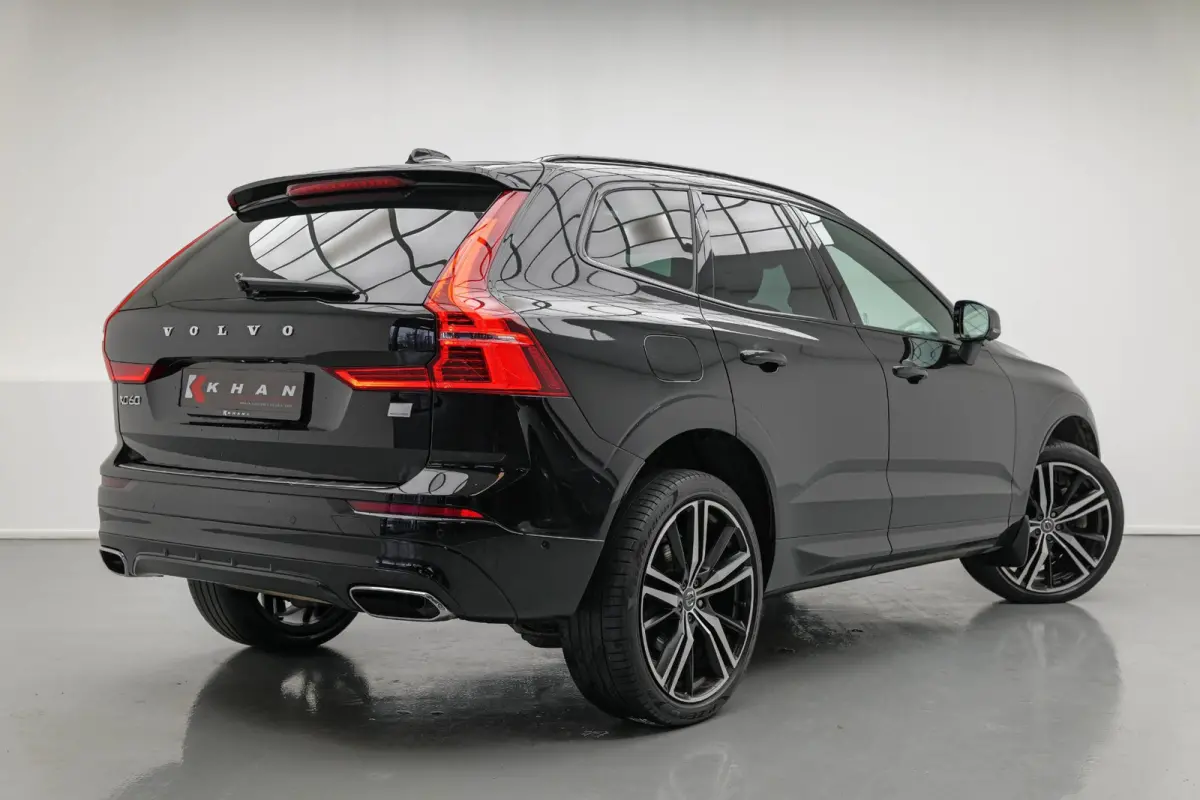 2.0 Recharge T8 AWD R-Design |Bomvoll|Pano|360 Camera|Luchtvering|Trekhaak|H&K|HUD|