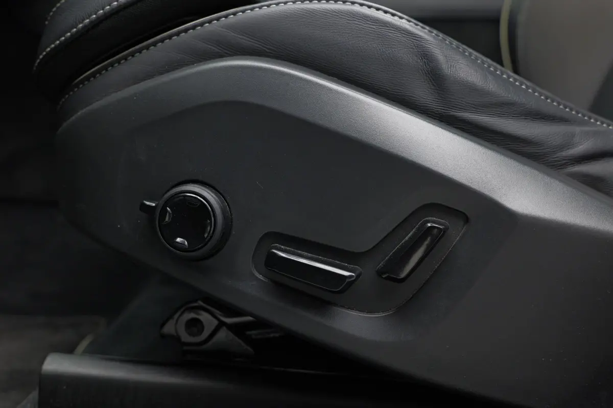 2.0 Recharge T8 AWD R-Design |Bomvoll|Pano|360 Camera|Luchtvering|Trekhaak|H&K|HUD|