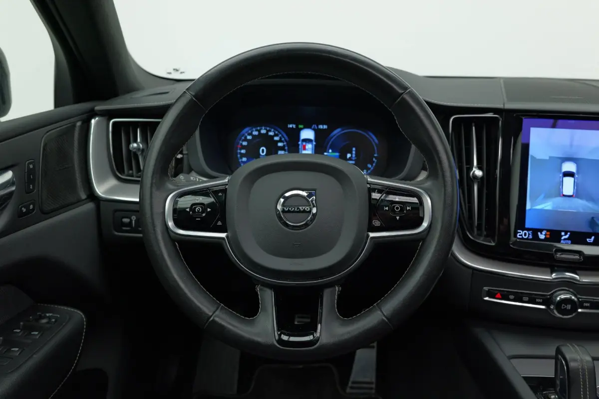2.0 Recharge T8 AWD R-Design |Bomvoll|Pano|360 Camera|Luchtvering|Trekhaak|H&K|HUD|