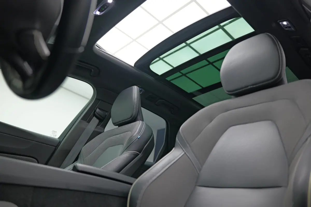 2.0 Recharge T8 AWD R-Design |Bomvoll|Pano|360 Camera|Luchtvering|Trekhaak|H&K|HUD|