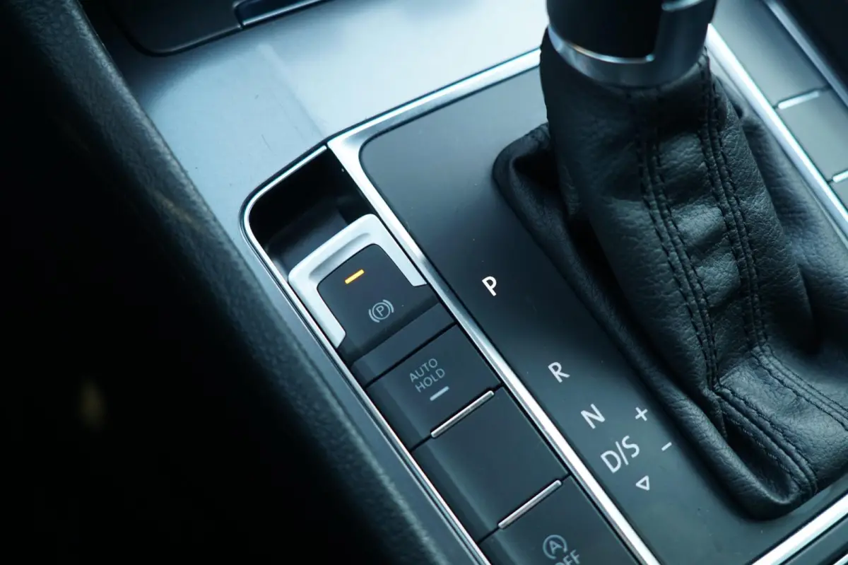 1.6 TDI Comfortline AUTOMAAT | Reflex Silver | Navi/Cruise/Trekhaak/Stoelverwarming - Keurig!