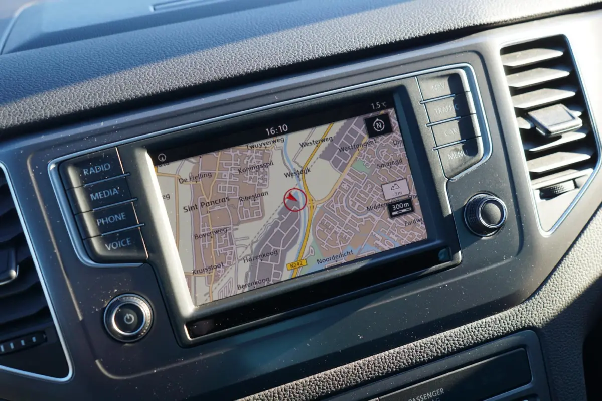 1.6 TDI Comfortline AUTOMAAT | Reflex Silver | Navi/Cruise/Trekhaak/Stoelverwarming - Keurig!