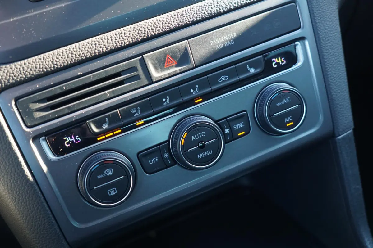 1.6 TDI Comfortline AUTOMAAT | Reflex Silver | Navi/Cruise/Trekhaak/Stoelverwarming - Keurig!