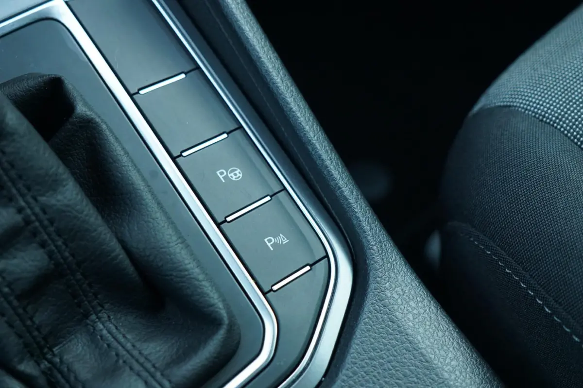1.6 TDI Comfortline AUTOMAAT | Reflex Silver | Navi/Cruise/Trekhaak/Stoelverwarming - Keurig!