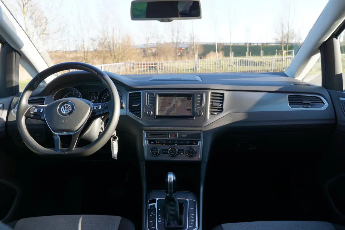 1.6 TDI Comfortline AUTOMAAT | Reflex Silver | Navi/Cruise/Trekhaak/Stoelverwarming - Keurig!
