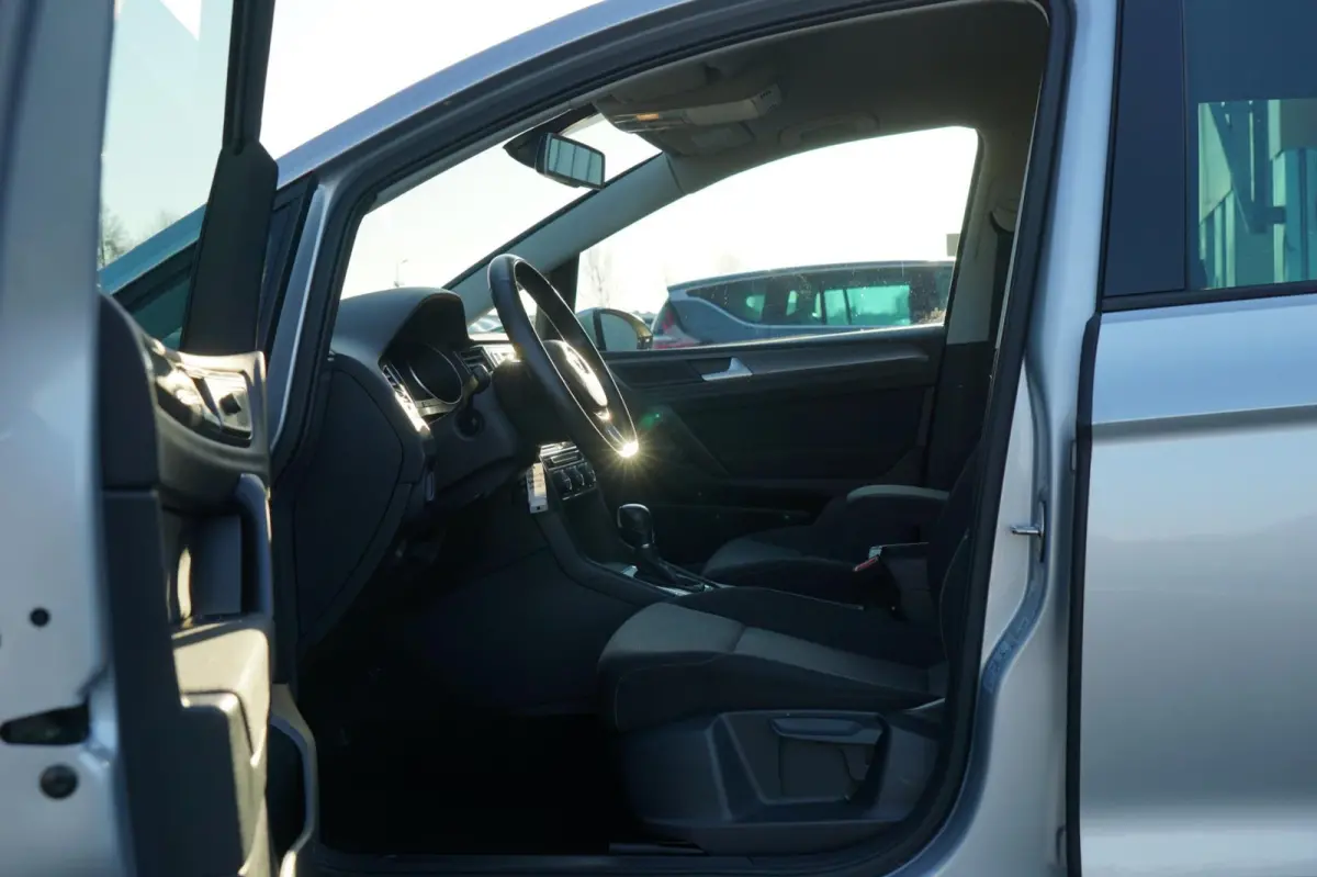 1.6 TDI Comfortline AUTOMAAT | Reflex Silver | Navi/Cruise/Trekhaak/Stoelverwarming - Keurig!