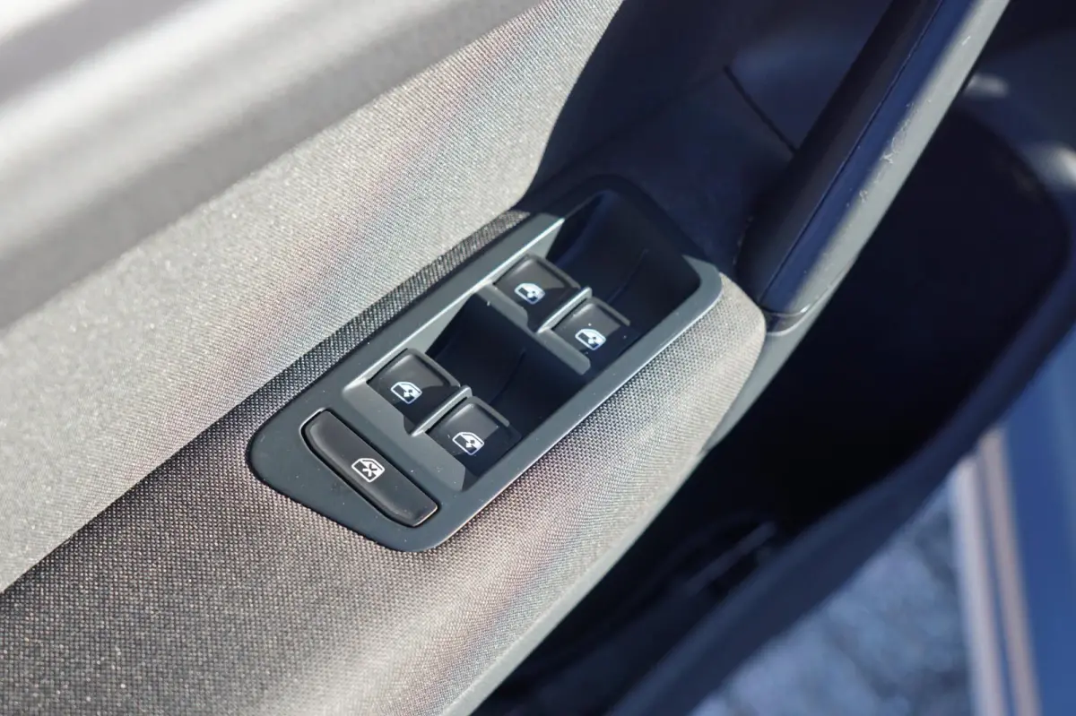 1.6 TDI Comfortline AUTOMAAT | Reflex Silver | Navi/Cruise/Trekhaak/Stoelverwarming - Keurig!