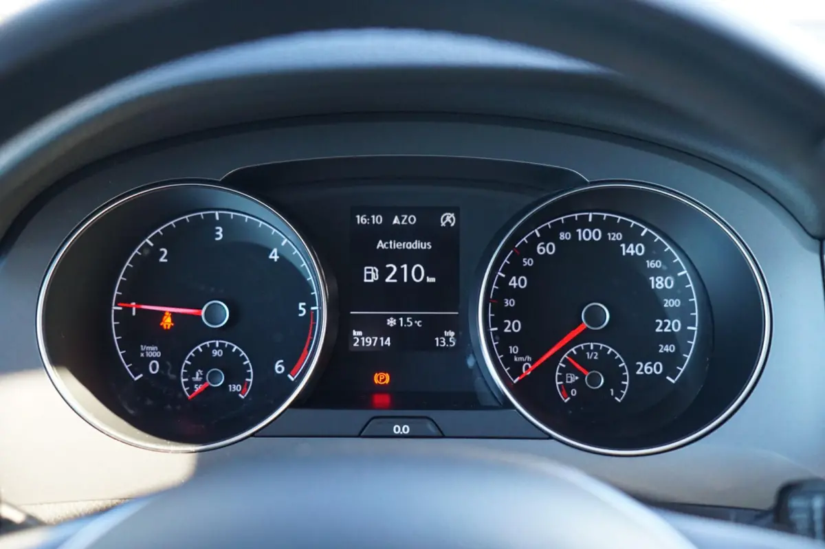 1.6 TDI Comfortline AUTOMAAT | Reflex Silver | Navi/Cruise/Trekhaak/Stoelverwarming - Keurig!