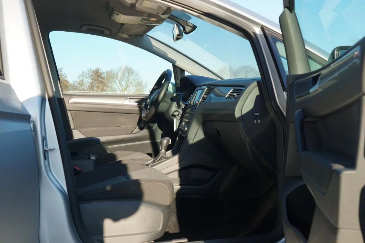 1.6 TDI Comfortline AUTOMAAT | Reflex Silver | Navi/Cruise/Trekhaak/Stoelverwarming - Keurig!