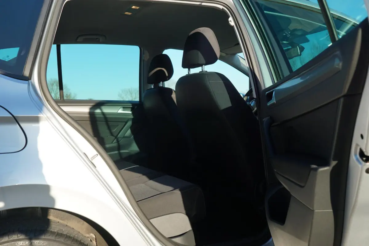 1.6 TDI Comfortline AUTOMAAT | Reflex Silver | Navi/Cruise/Trekhaak/Stoelverwarming - Keurig!