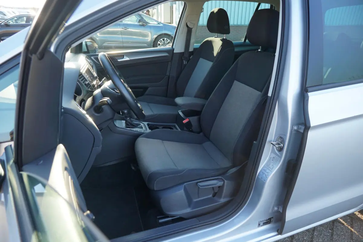 1.6 TDI Comfortline AUTOMAAT | Reflex Silver | Navi/Cruise/Trekhaak/Stoelverwarming - Keurig!