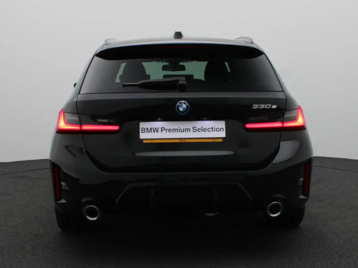 330e M Sportpakket | SoH 100% | Comfort Pack | 	Stuurwielrand Verwarmd | Comfort Access | Trekhaak | DAB | HiFi | 19''