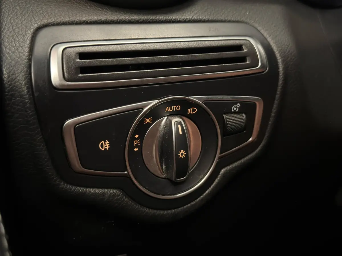 220d 4Matic / NL-auto / Stoelverwarming