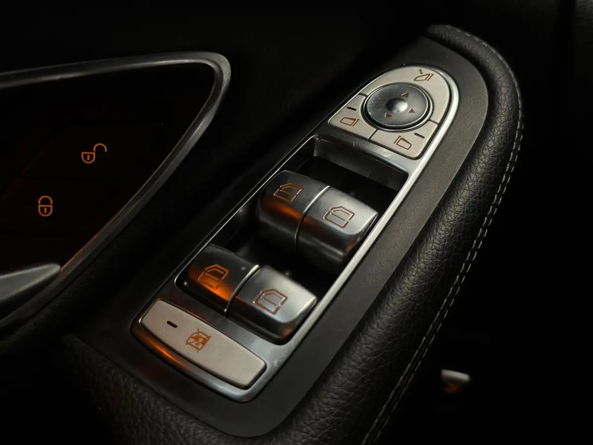220d 4Matic / NL-auto / Stoelverwarming
